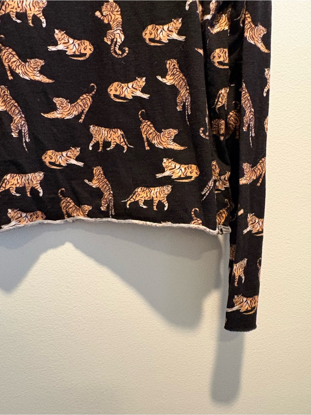 Anthropologie || Maeve Caitlin Boxy Long Sleeve Tee Black Tiger Print Small - Picture 4 of 9